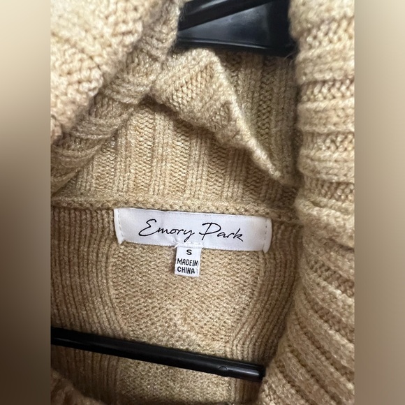 Emory Park Cable Knit Turtleneck Sweater - Picture 4 of 4